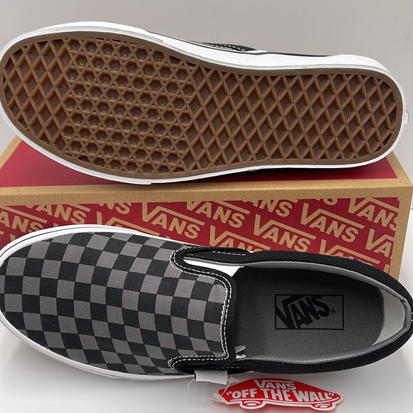 Vans Men’s Classic Slip-On Black/Pewter Checkerboard
VN000EYEBPJ
Sneakers - Picture 3 of 16